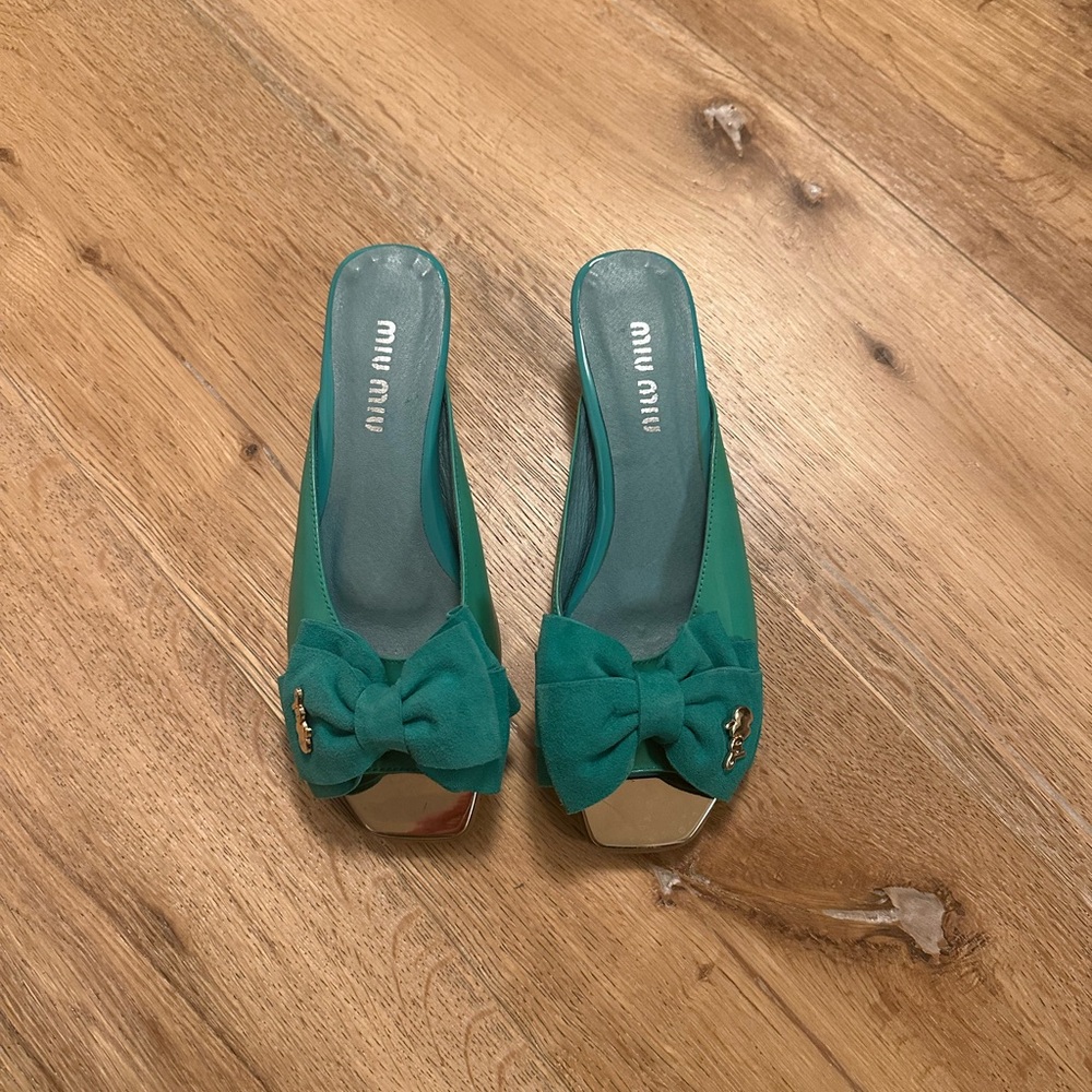 Vintage Miu Miu kitten heels!